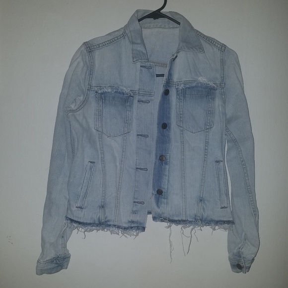 ⭐️💸GAP Distress Denim Jacket - Picture 1 of 5